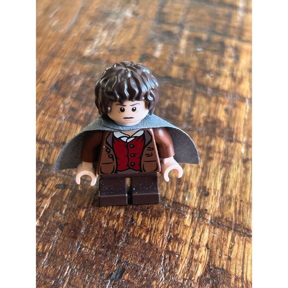Lego Frodo Baggins Minifigure W/ Cape 1.5" Lord Of The Rings Collectible Toy - Picture 1 of 2